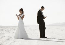 Đừng Để Chiếc Điện Thoại  Giết Chết Hôn Nhân Bạn